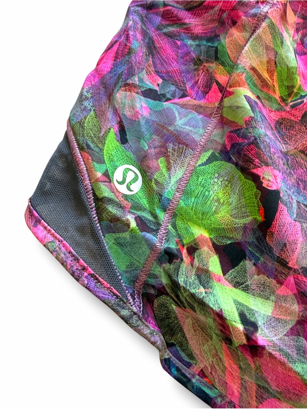 lululemon Hotty Hot Low Rise Shorts 4” Vivid Floral Tone Multi Grey VFTM size 12 - Picture 10 of 10